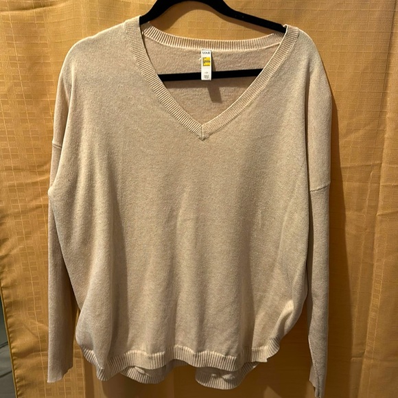 Lole V neck sweater in Large - Picture 1 of 4